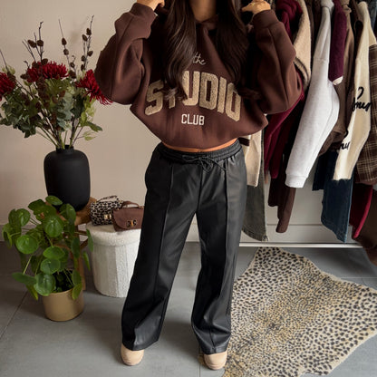 Studio club hoodie (bruin)