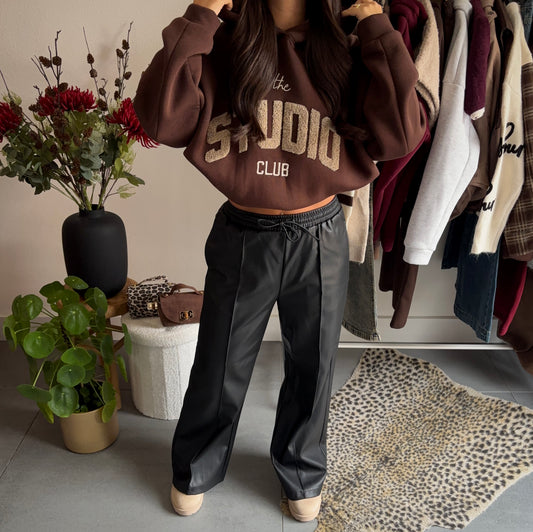 Studio club hoodie (bruin)